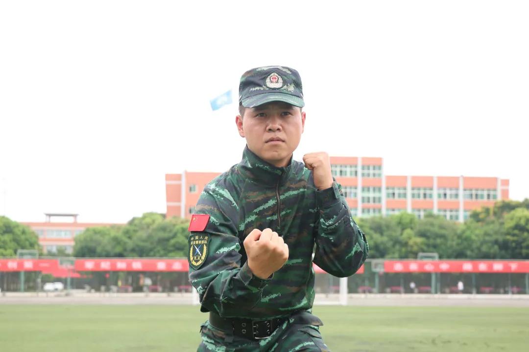 軍事化管理學(xué)校教官，職責(zé)、特點(diǎn)與重要性，軍事化管理學(xué)校教官的職責(zé)、特點(diǎn)與重要性解析