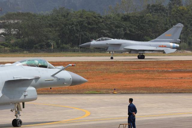 殲-10C，中國航空工業(yè)的驕傲——第四代戰(zhàn)斗機的杰出代表，殲-10C，中國航空工業(yè)的驕傲——第四代戰(zhàn)斗機的典范