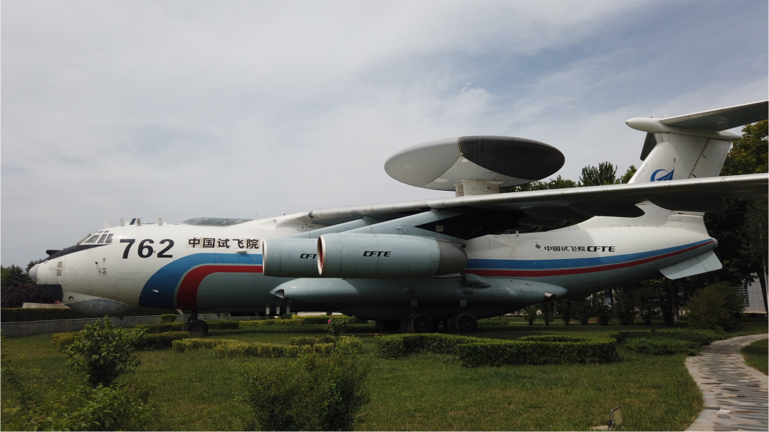 空警2000空中預(yù)警機