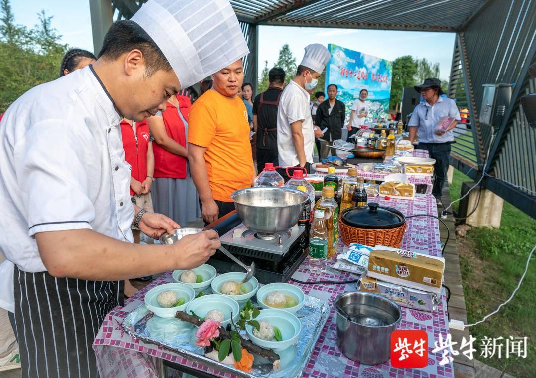 正宗油燜大蝦的做法視頻