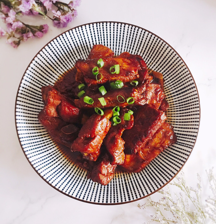 紅燒排骨做法，家常美味，輕松上手，家常紅燒排骨做法，美味輕松上手！